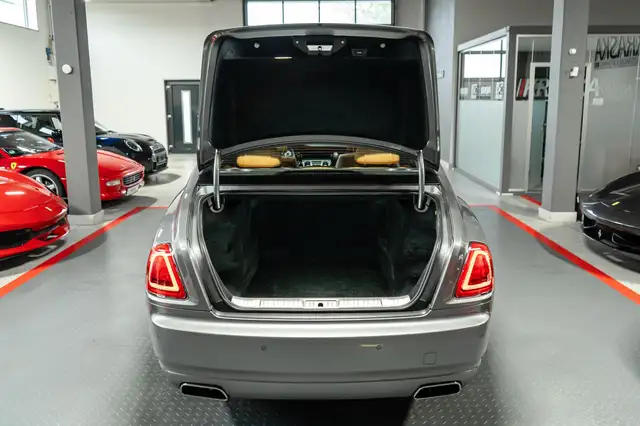 Rolls-Royce Ghost view 12