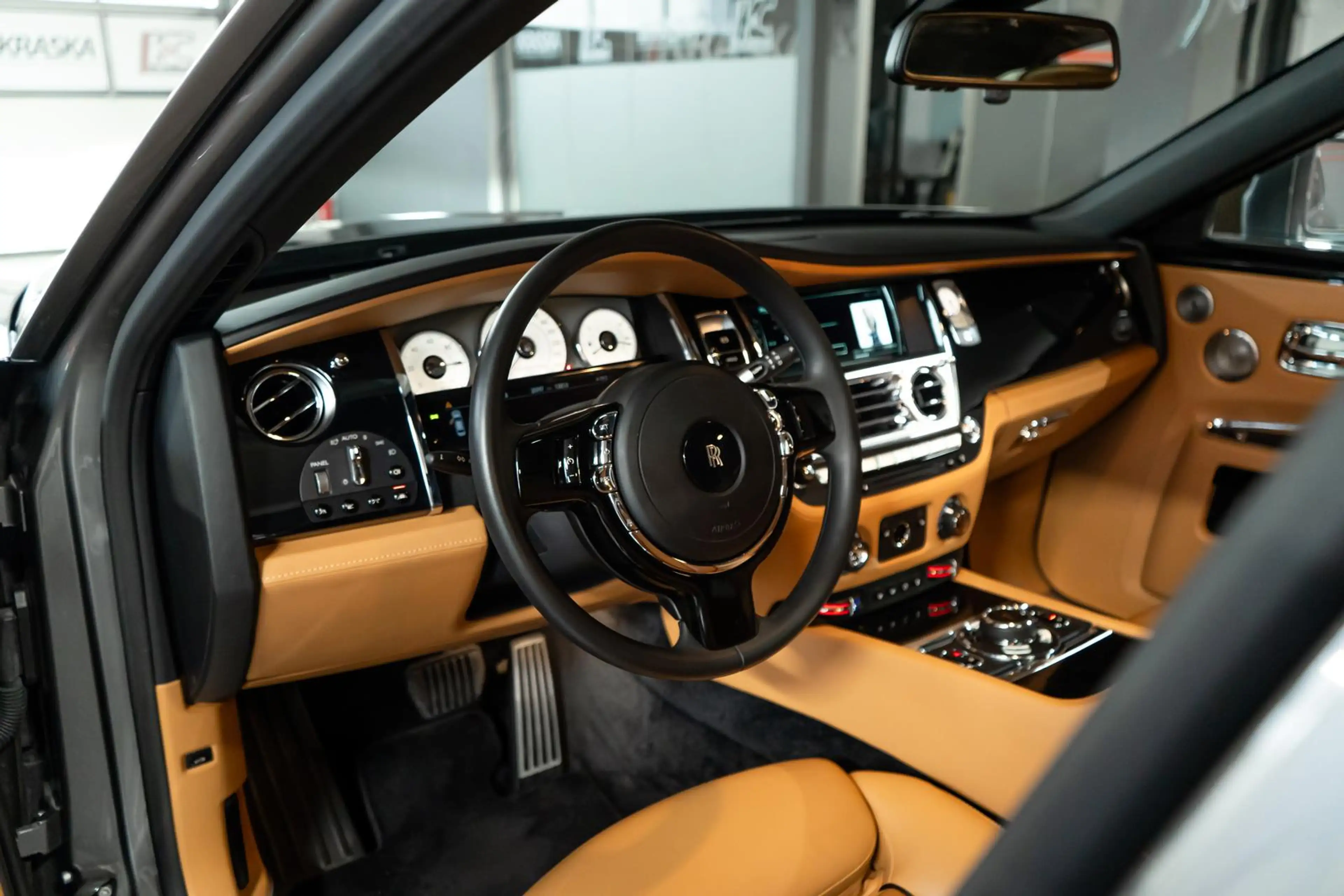 Rolls-Royce Ghost V12 6.5 LED HUD 360° PANO NIGHT SOFT SOUND — photo 16