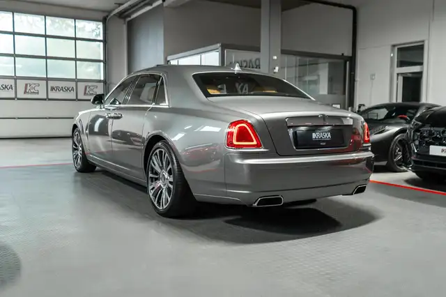 Rolls-Royce Ghost view 13