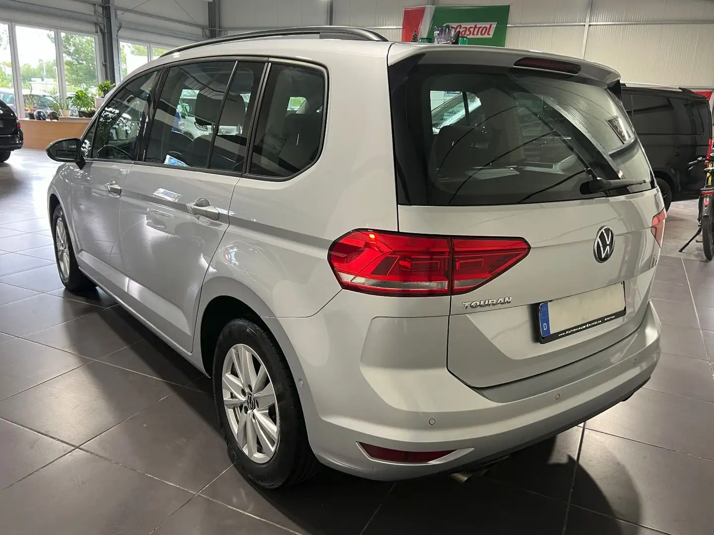 Volkswagen Touran 2.0 TDi **Navi*ACC*SHZ*PDC*Massage** Silber - 2