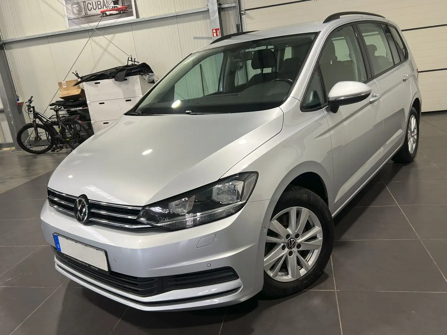 Volkswagen Touran 2.0 TDi **Navi*ACC*SHZ*PDC*Massage** Silber - 1