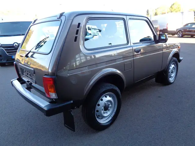 Lada Taiga view 4