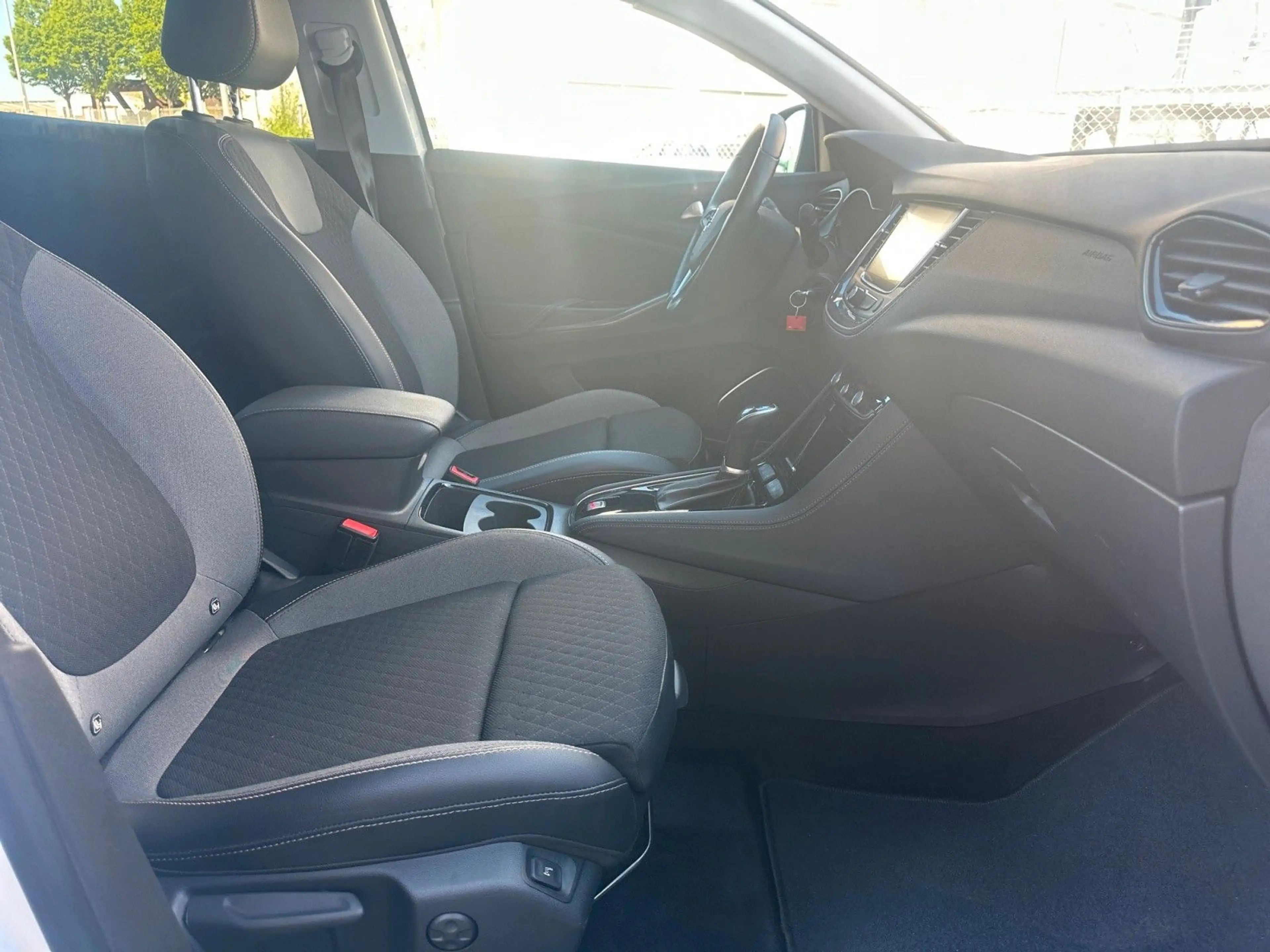 Opel Grandland X Design Line 360CAM+AHK+NAVI+SHZ+TOTW — photo 15
