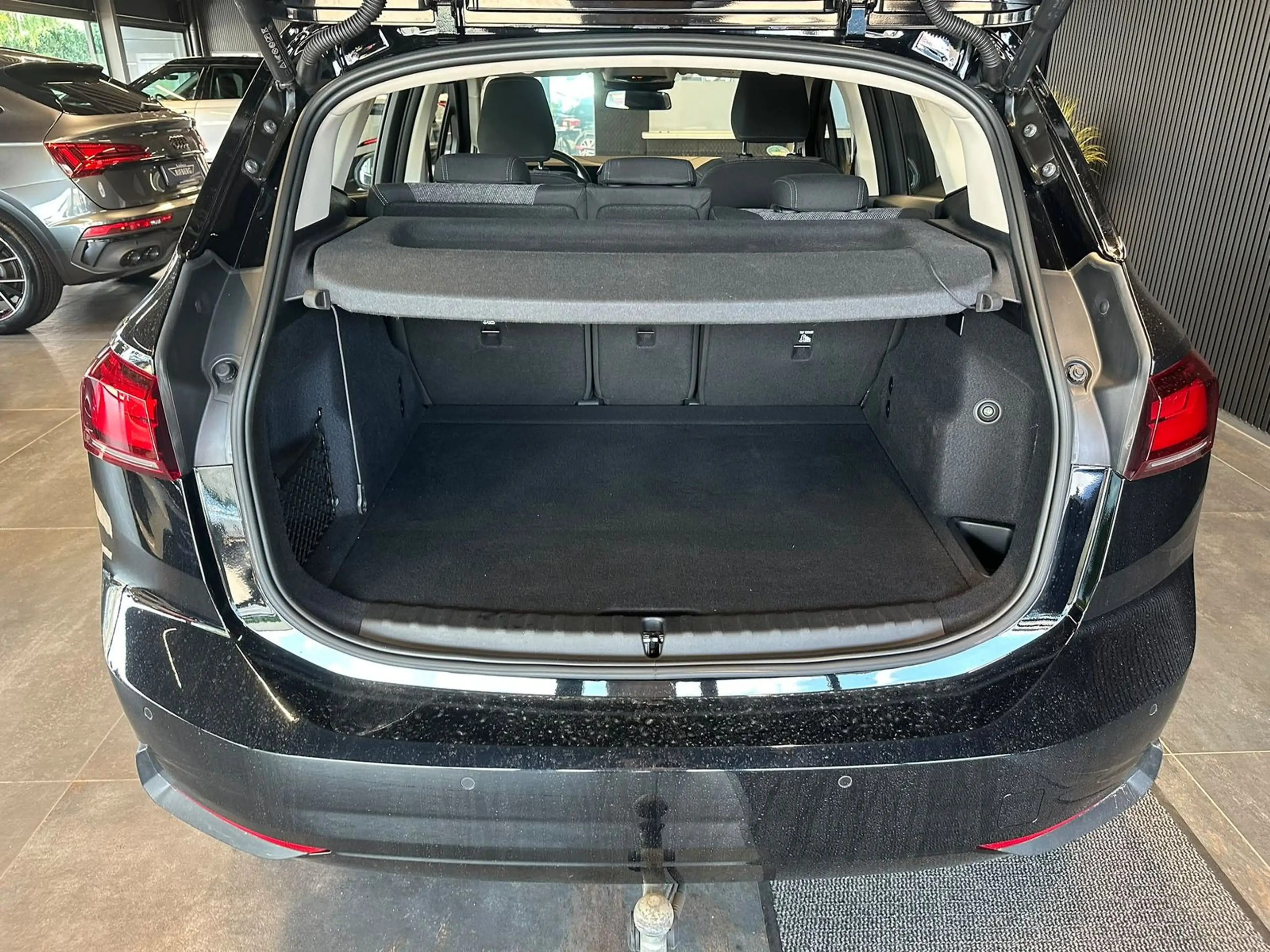 BMW 225 e xDrive AHK/LiveCockpit/Kamer — photo 7