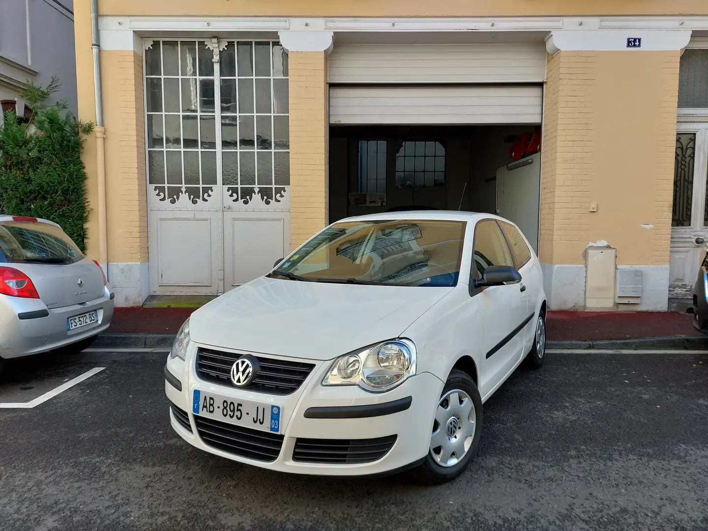 Volkswagen Polo 1.2 69ch Trend 3P 1ère main FR, Entretien VW Blanc - 1