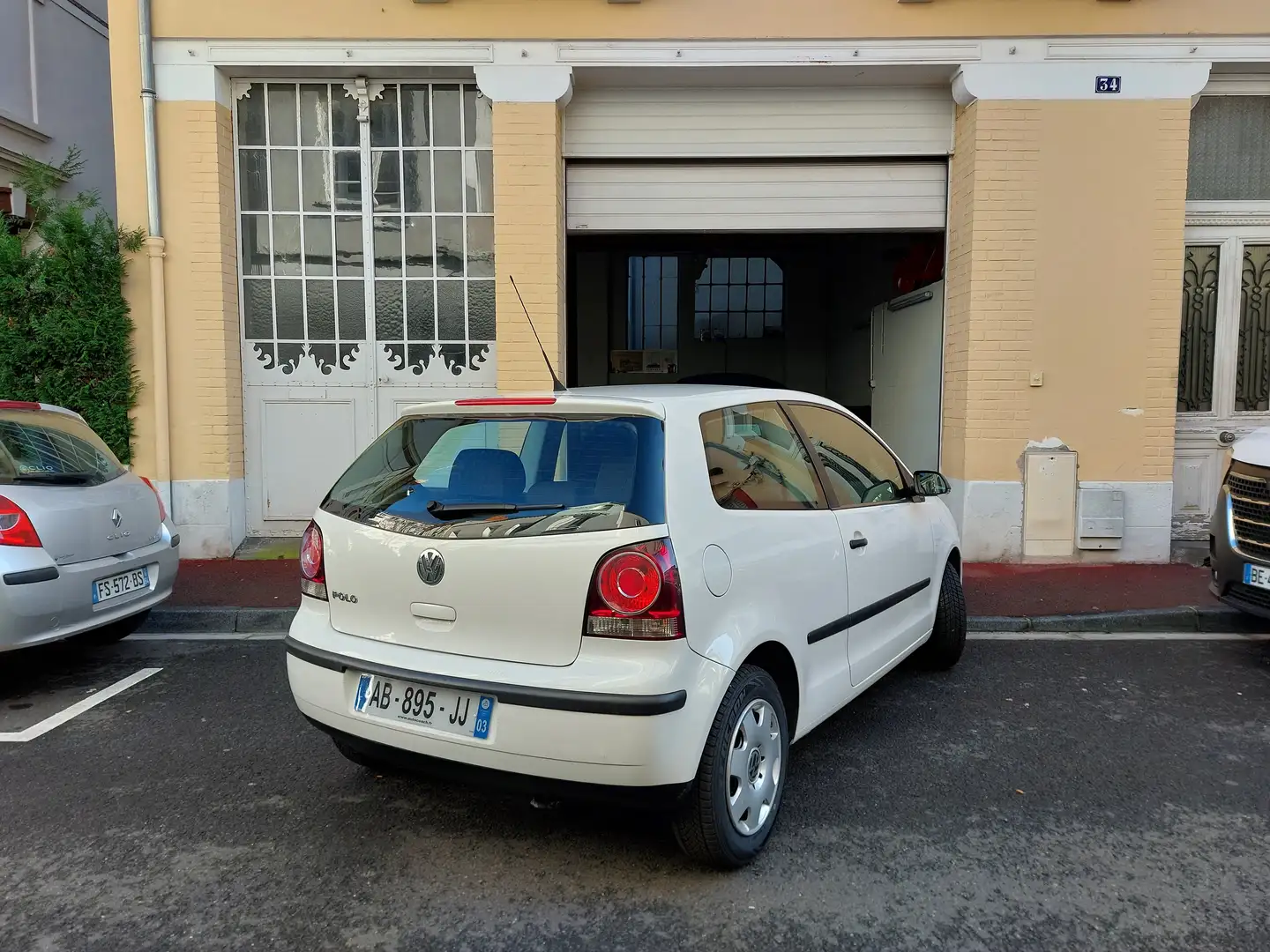 Volkswagen Polo 1.2 69ch Trend 3P 1ère main FR, Entretien VW Blanc - 2