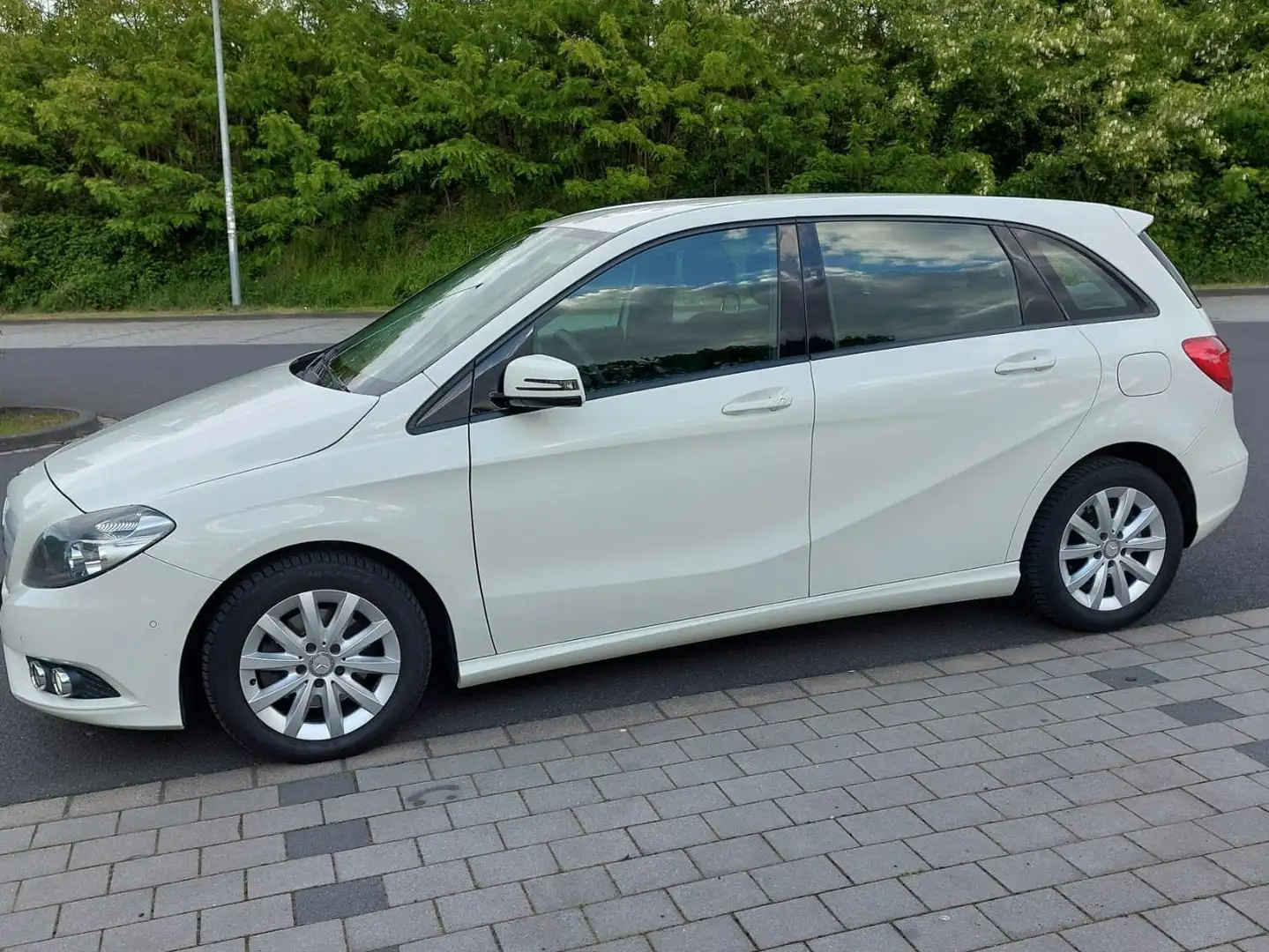 Mercedes-Benz B 200 B 200 CDI (BlueEFFICIENCY) Weiß - 1