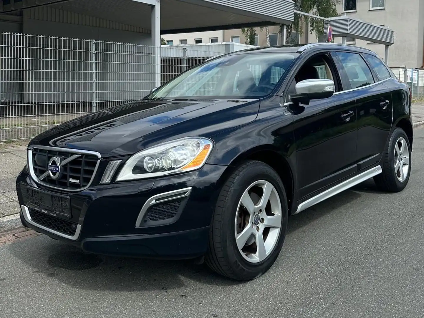 Volvo XC60 D5 AWD Aut. RDesign Negru - 1