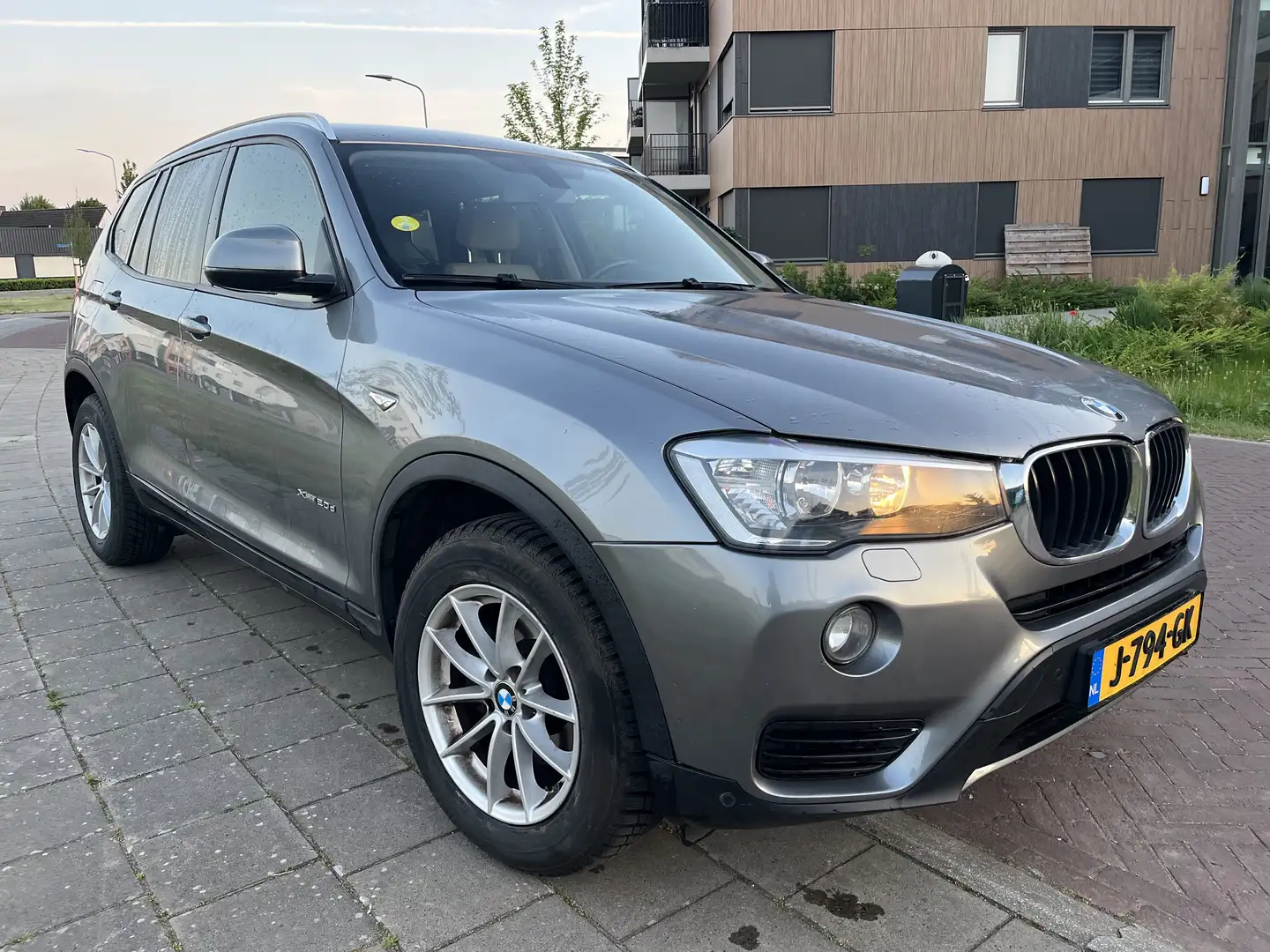 BMW X3 Excutieve Grijs - 2