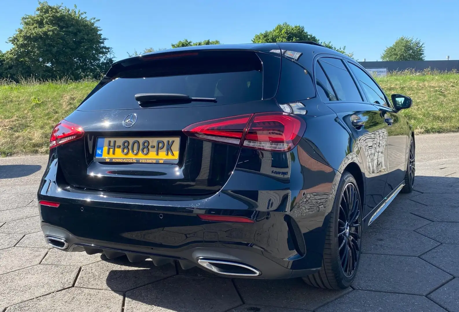 Mercedes-Benz A 180 Business Solution AMG/ Virtual CP/ Pano/ Camera Schwarz - 2