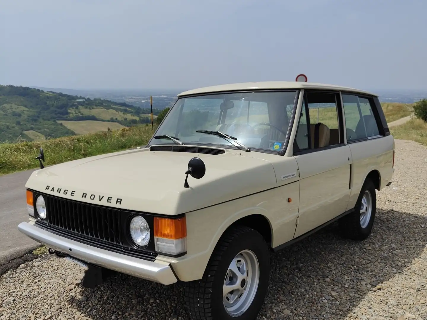 Land Rover Range Rover classic 1977 bež - 1