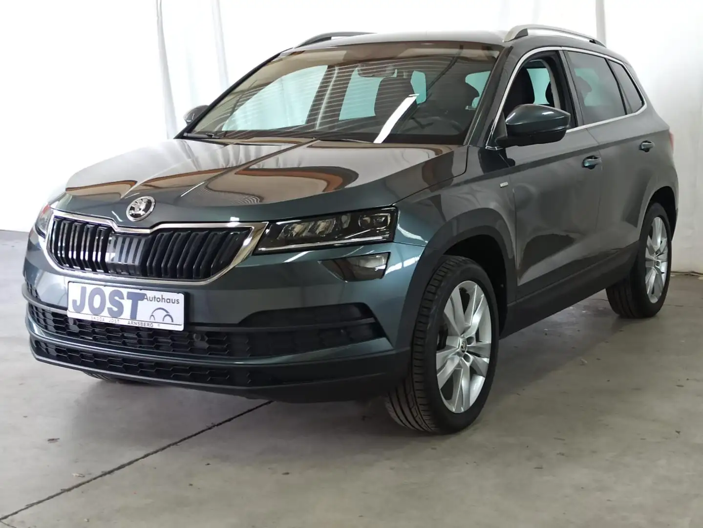 Skoda Karoq CLEVER 1.0 TSI Clever Navi LED Kamera Kessy LM17 PDC SHZ Grau - 1