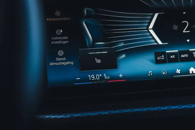 BMW 3 Series view 12