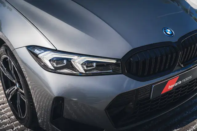 BMW 3 Series view 2