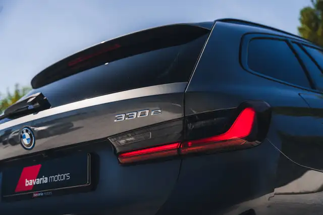 BMW 3 Series view 9