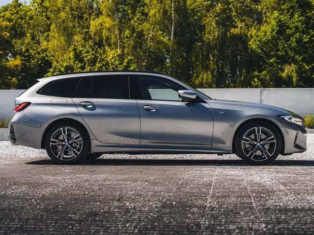 BMW 3 Series view 5