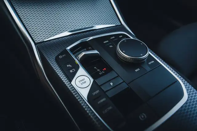 BMW 3 Series view 15