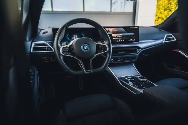 BMW 3 Series view 10