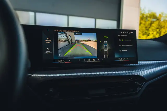 BMW 3 Series view 13