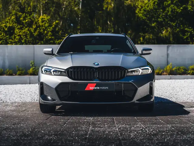 BMW 3 Series view 3
