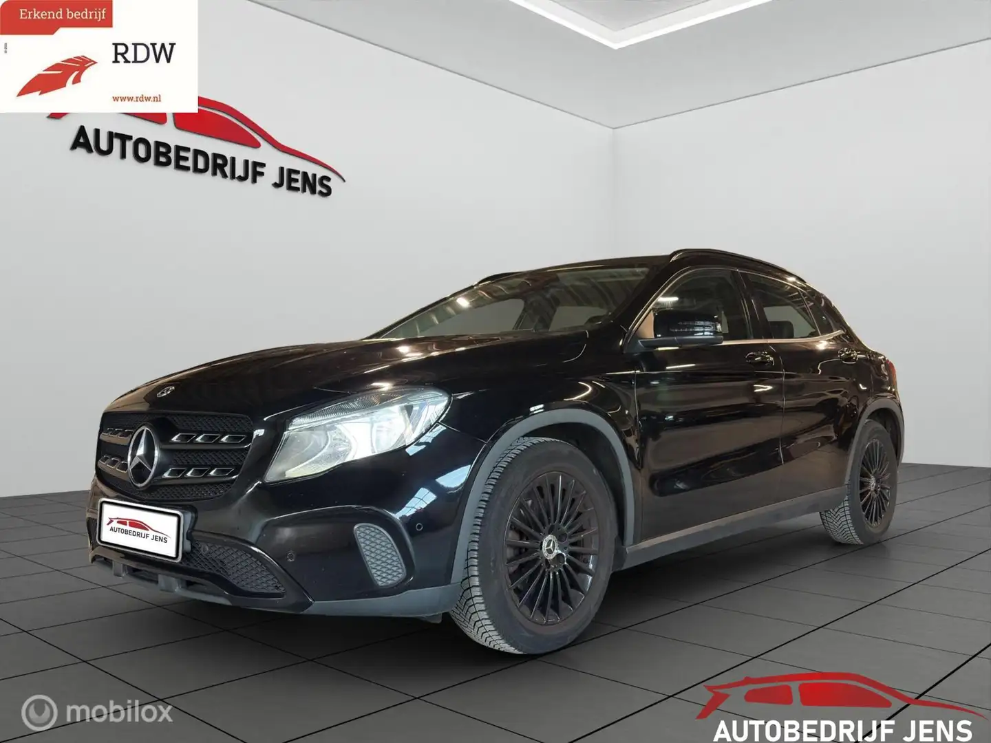 Mercedes-Benz GLA 180 Sport Edition Zwart - 1