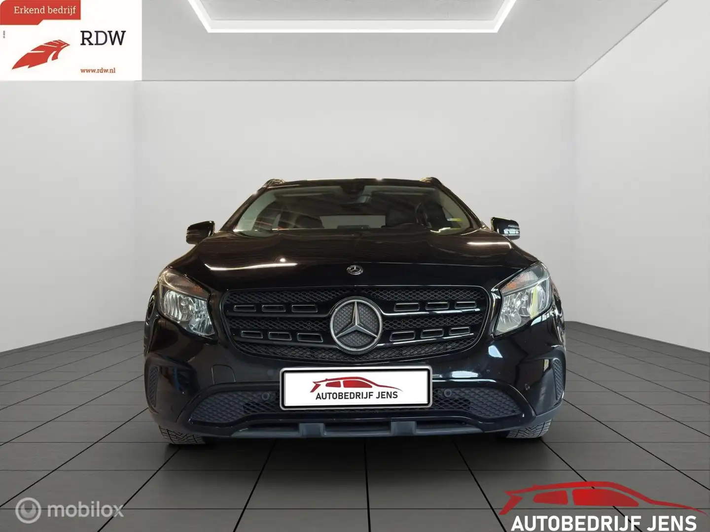 Mercedes-Benz GLA 180 Sport Edition Zwart - 2