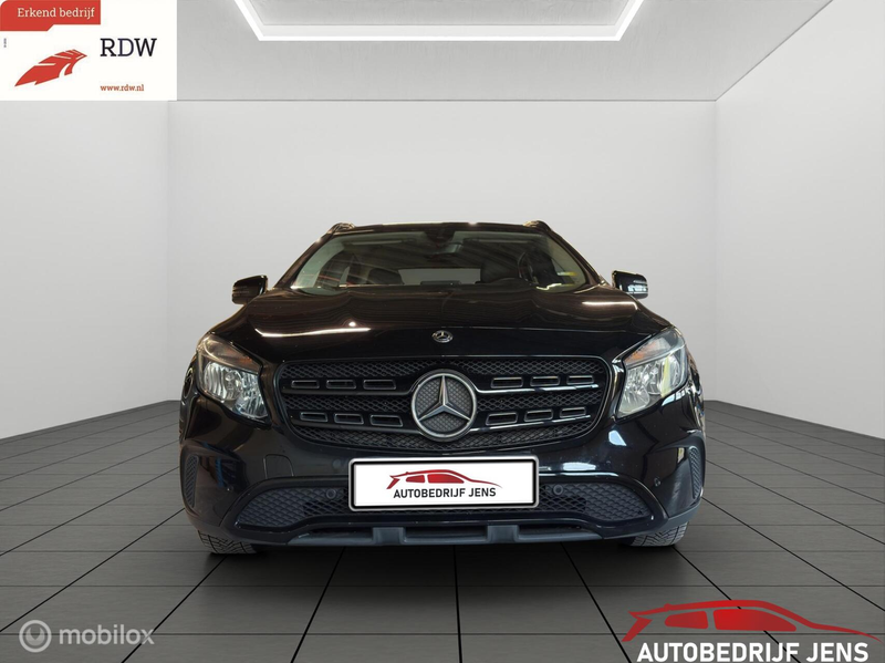 Mercedes-Benz GLA 180 Sport Edition — photo 2