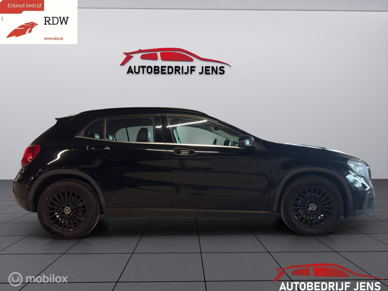 Mercedes-Benz GLA 180 Sport Edition — photo 13