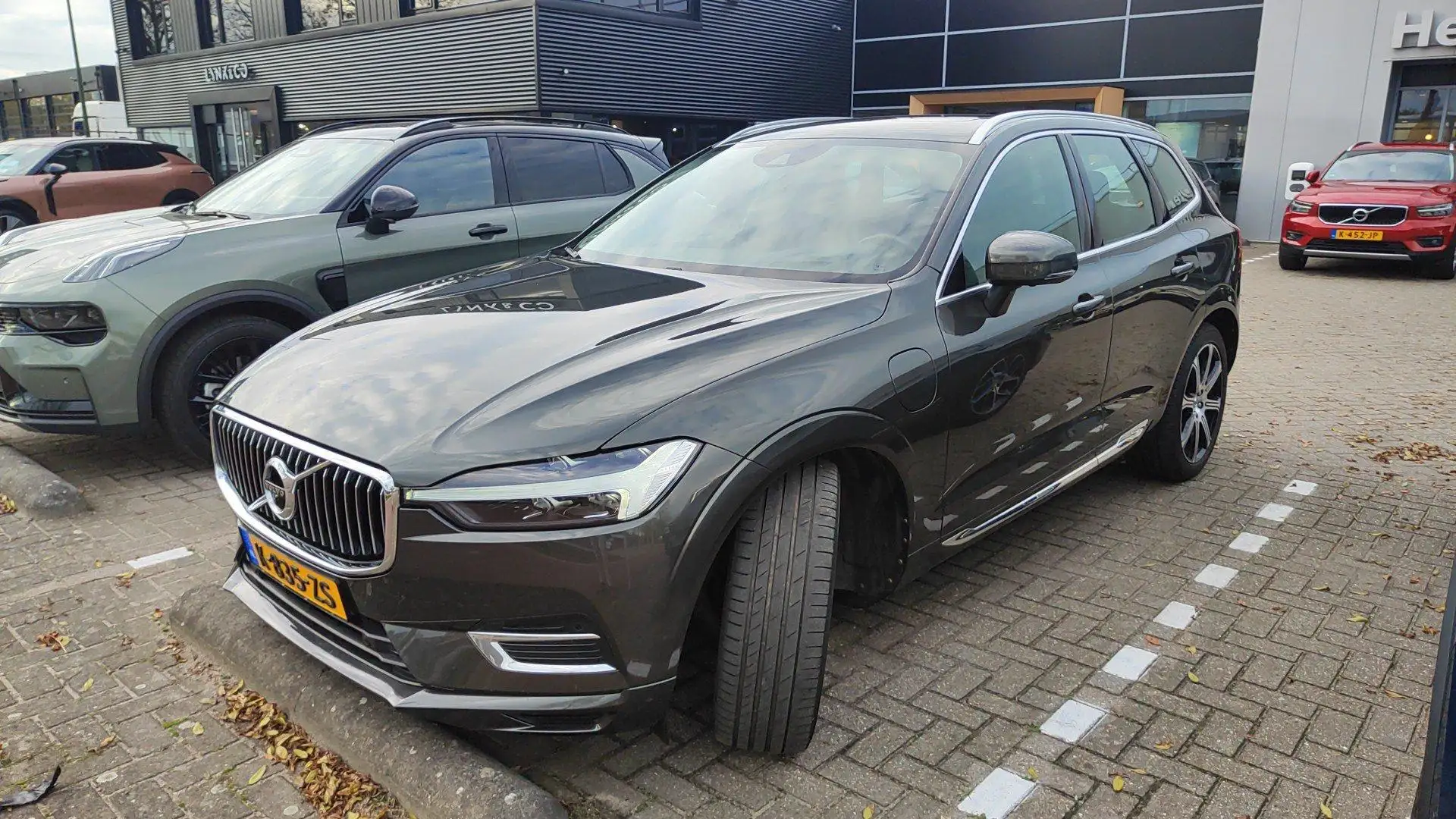 Volvo XC60 2.0 T6 Plug-in hybrid AWD Inscription Gris - 2