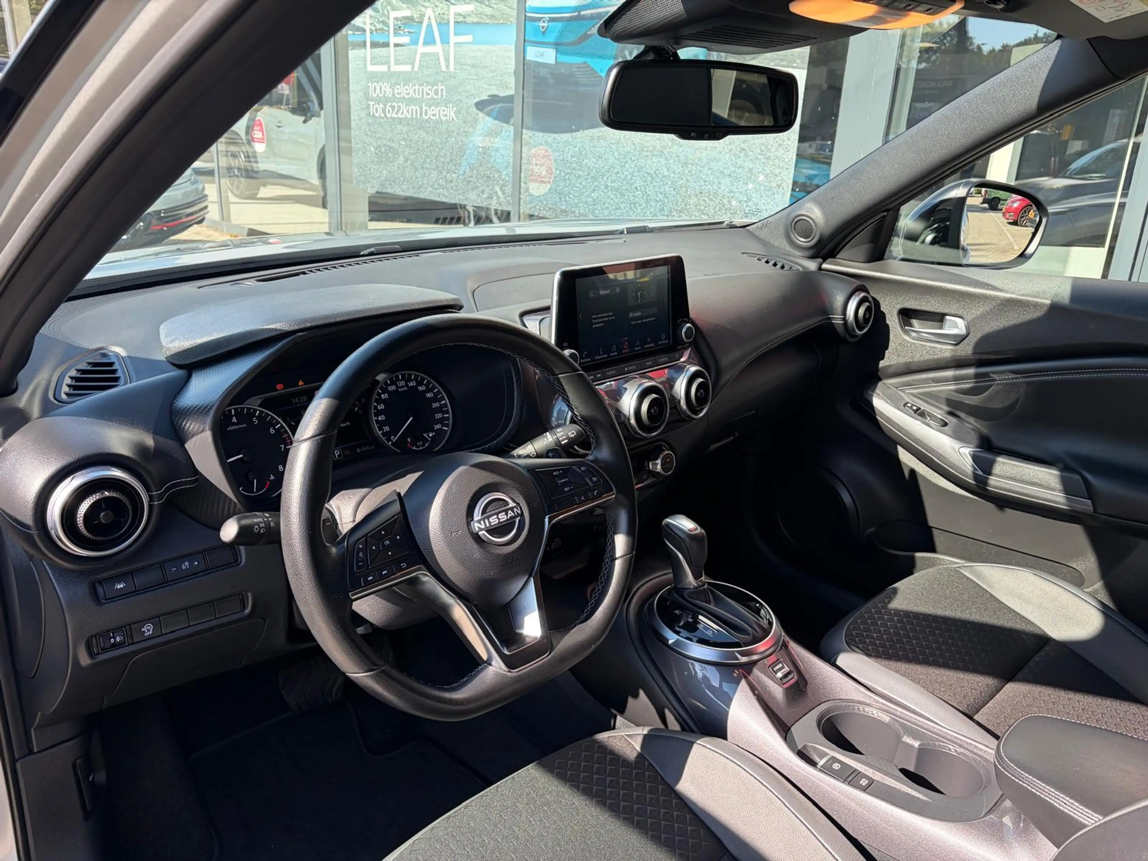 Nissan Juke DIG-T 115 N-Connecta | Achteruitrijcamera | — photo 9