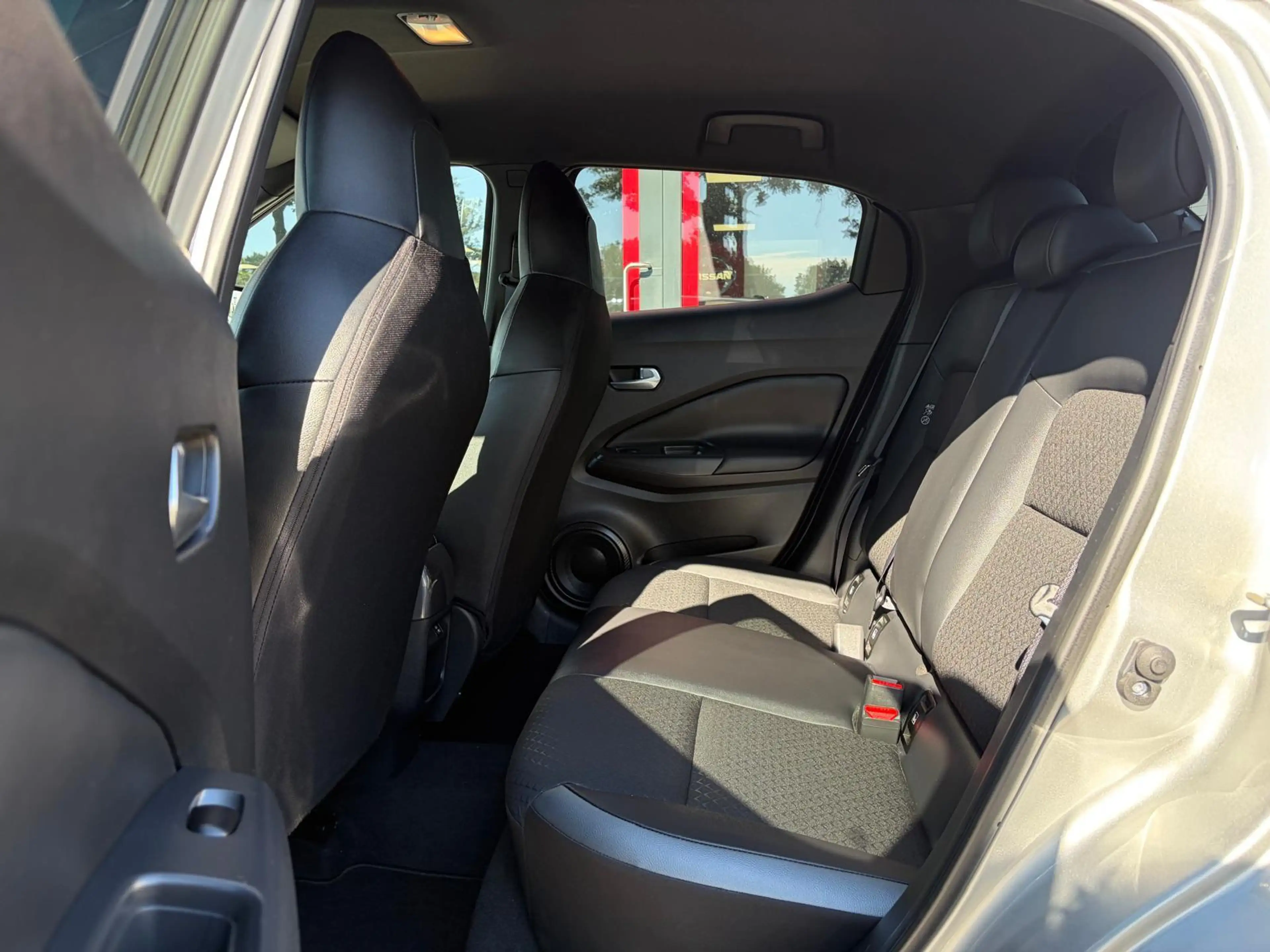 Nissan Juke DIG-T 115 N-Connecta | Achteruitrijcamera | — photo 11