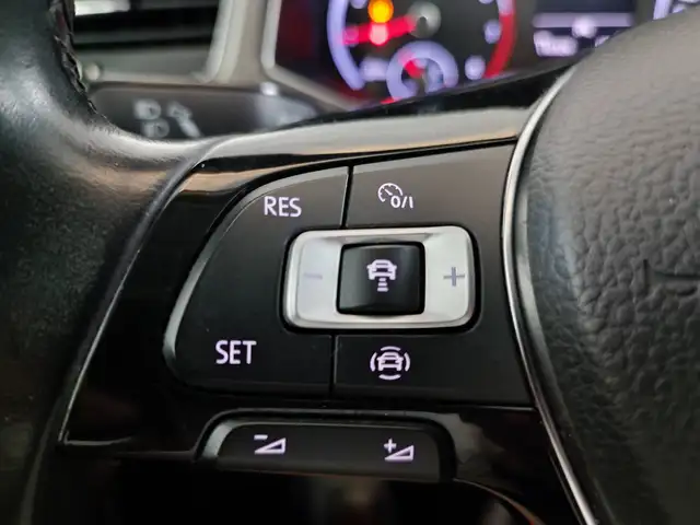 Volkswagen T-Roc view 12