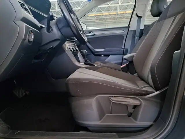 Volkswagen T-Roc view 14