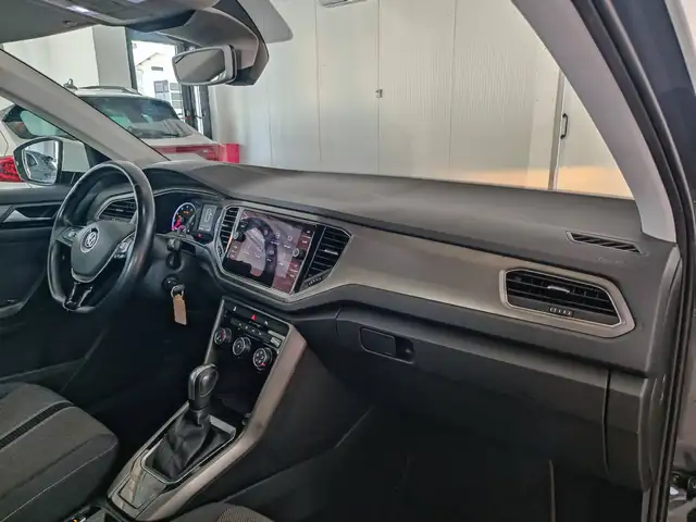 Volkswagen T-Roc view 19