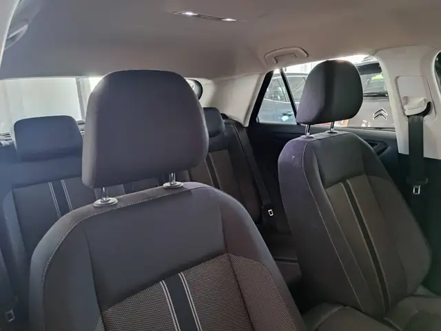Volkswagen T-Roc view 21