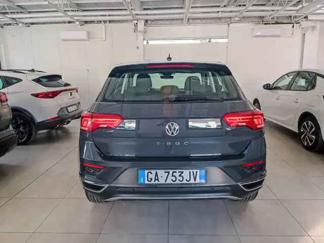 Volkswagen T-Roc view 7