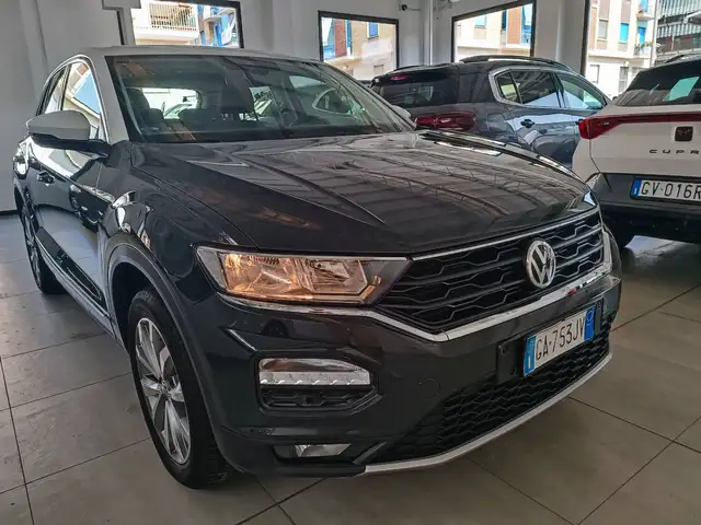 Volkswagen T-Roc view 2