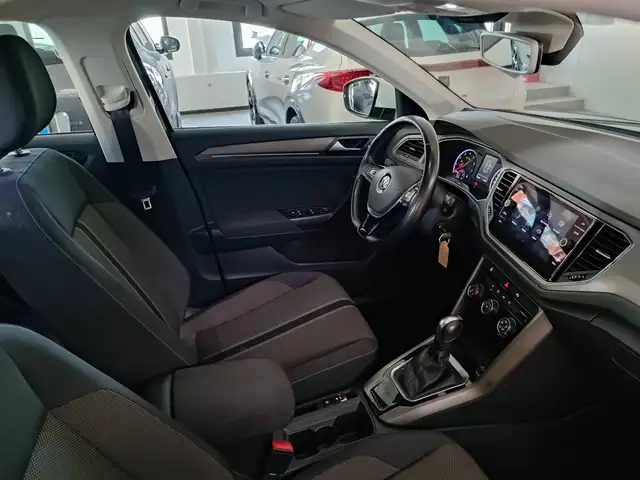 Volkswagen T-Roc view 20