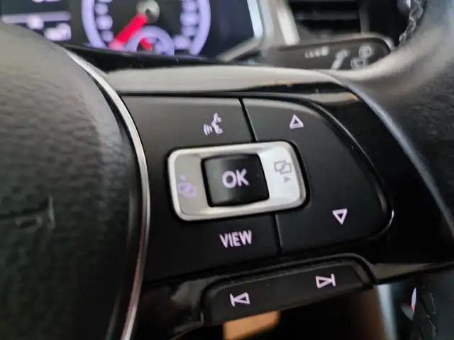 Volkswagen T-Roc view 13