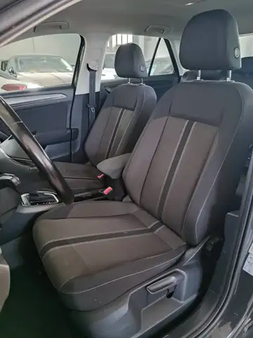 Volkswagen T-Roc view 16