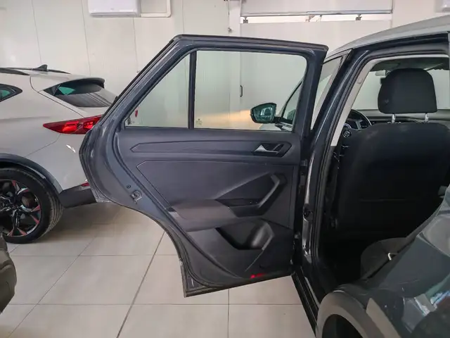 Volkswagen T-Roc view 23