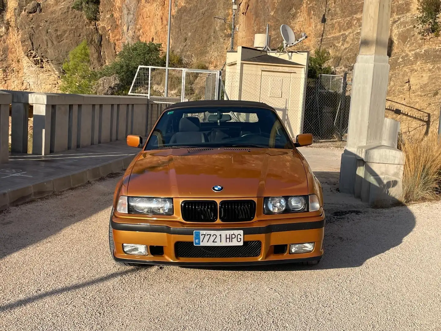 BMW 320 320i Cabriolet - 1