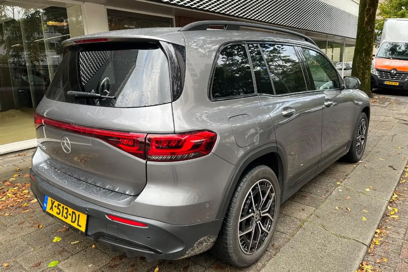 Mercedes-Benz EQB 250 EQB 250+ Business Edition AMG Line | Nightpakket | Grijs - 2