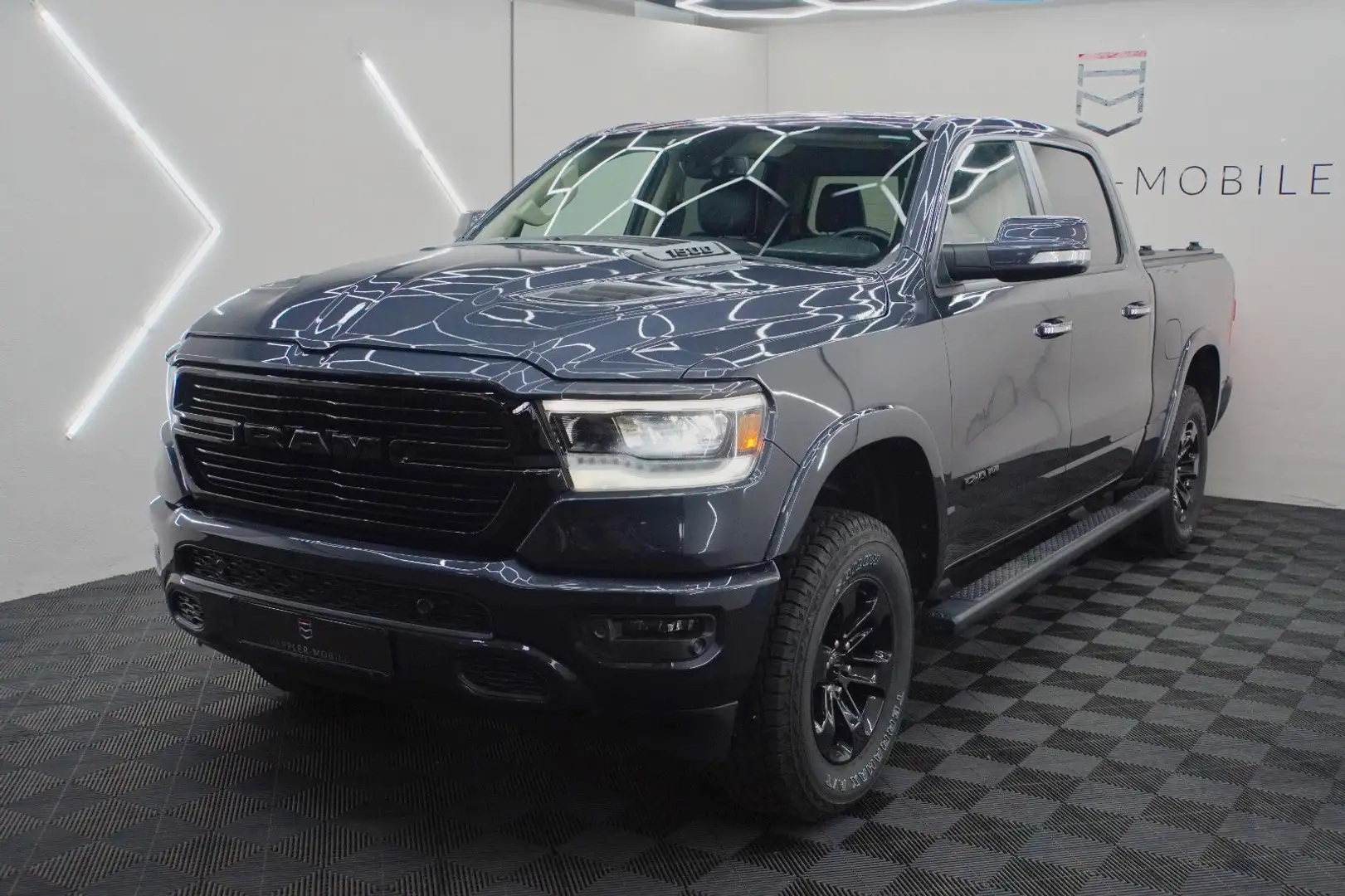 Dodge RAM 5,7 Hemi Laramie 4x4,12"DisplaySitzlüft+Heiz Schwarz - 1