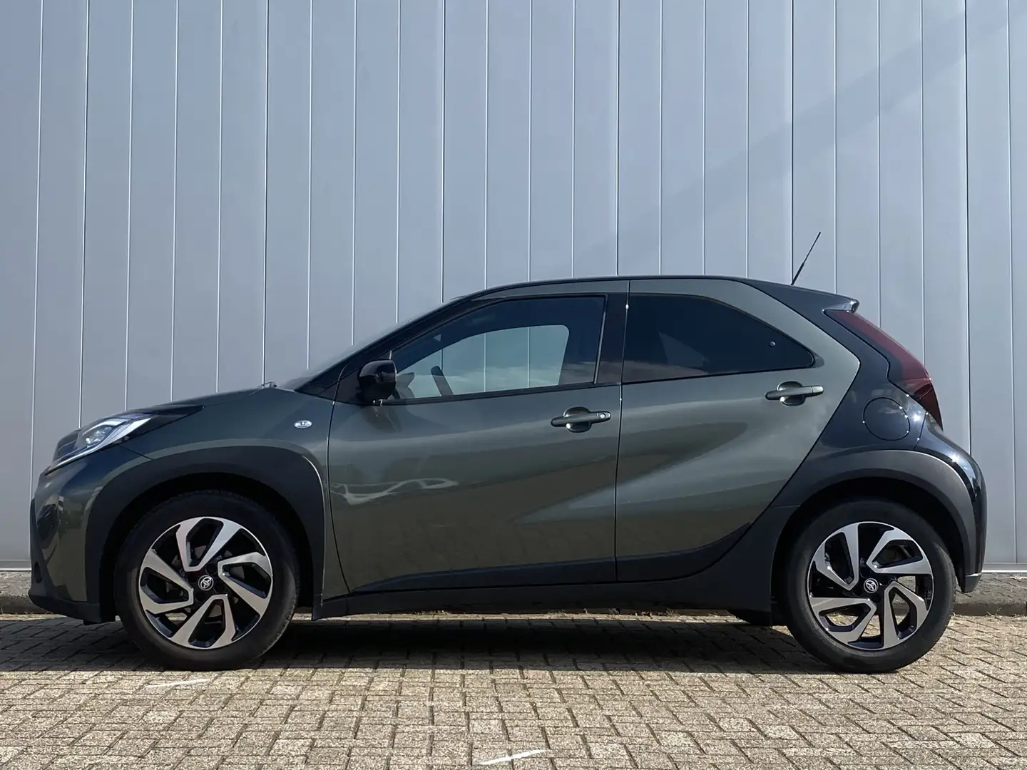 Toyota Aygo X 1.0 VVT-i MT Pulse NL Auto Dealer Onderhouden Carp Groen - 2