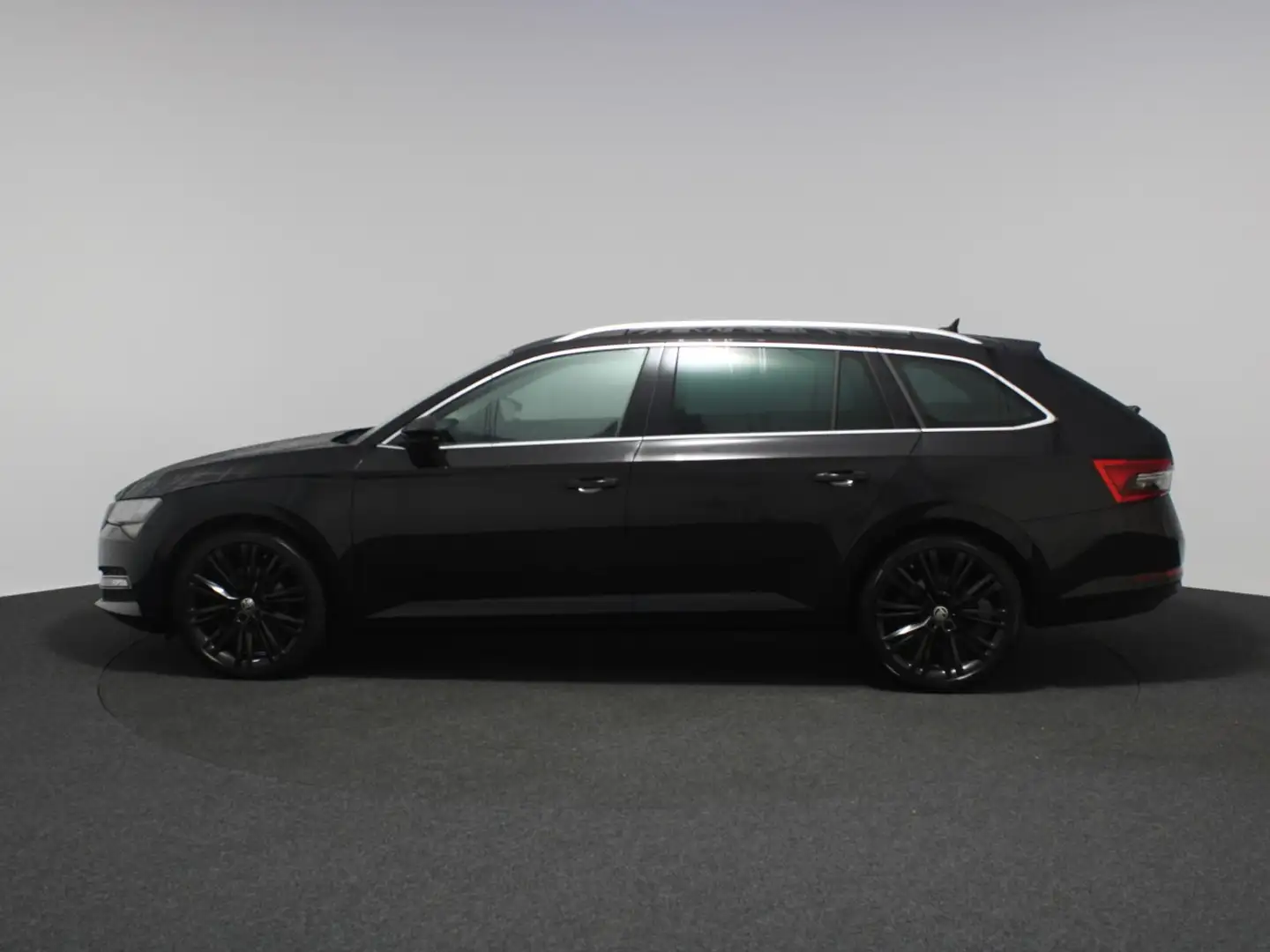 Skoda Superb Combi 2.0 TDI DSG Style Navi AHK Standheiz. LED DC Noir - 2