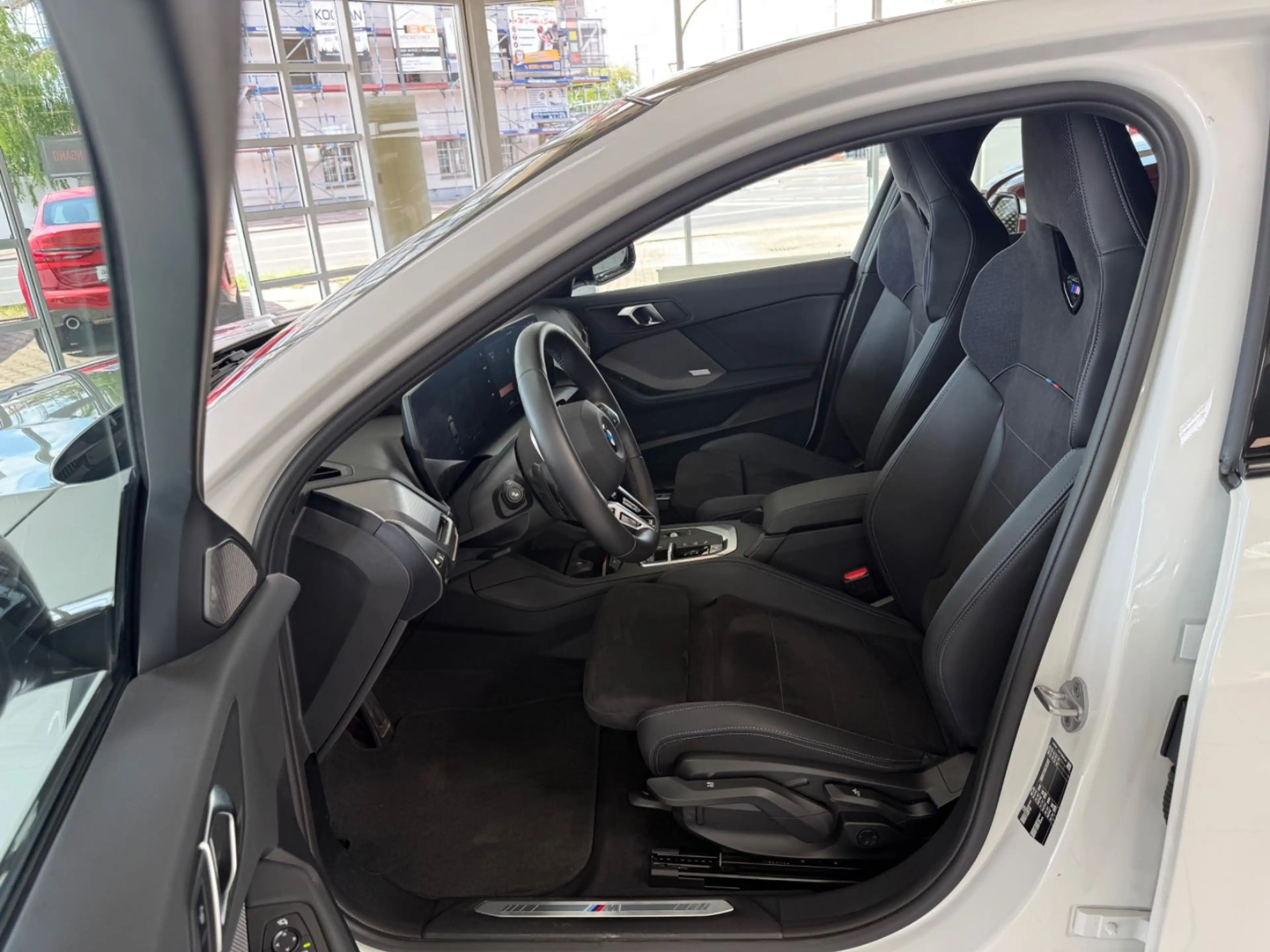 BMW 120 i M Sportpaket AUT./LED/360°/H&K/HUD/DAB — photo 7