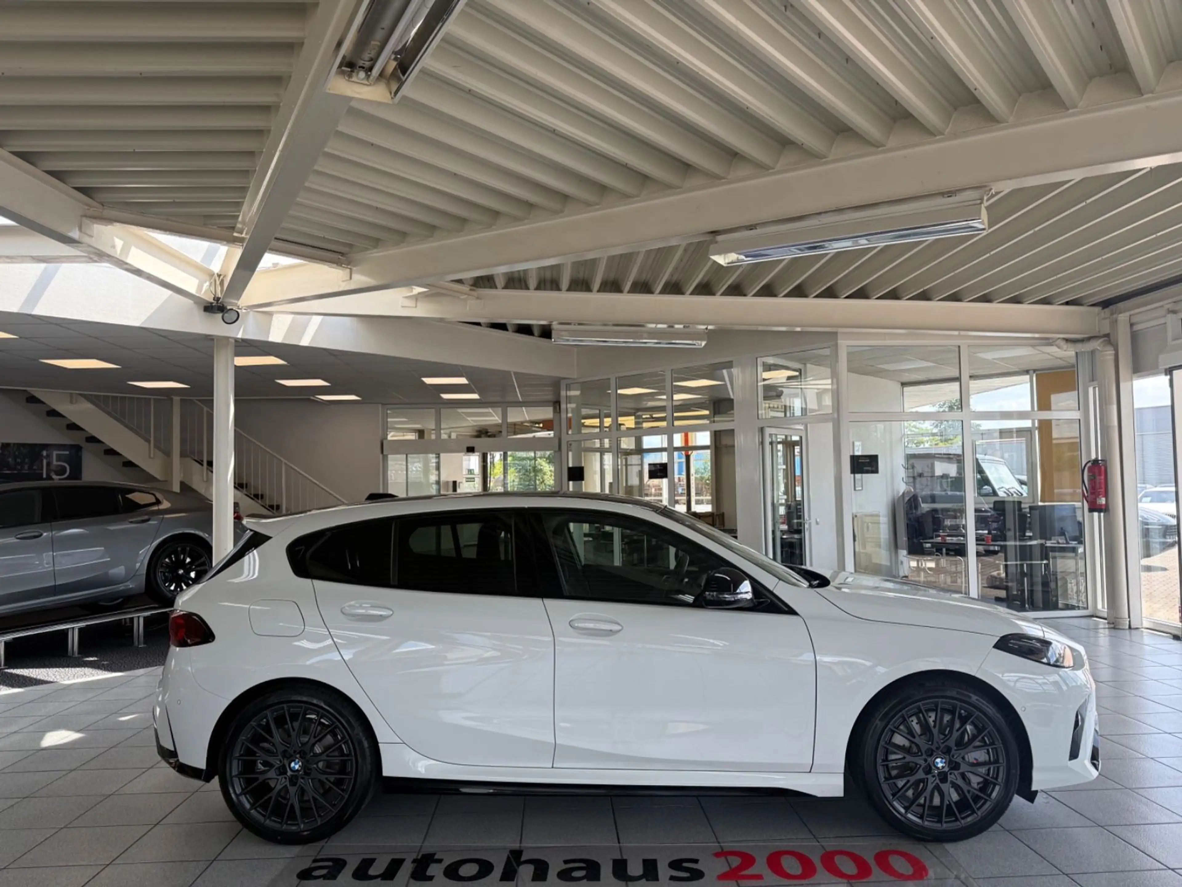 BMW 120 i M Sportpaket AUT./LED/360°/H&K/HUD/DAB — photo 2