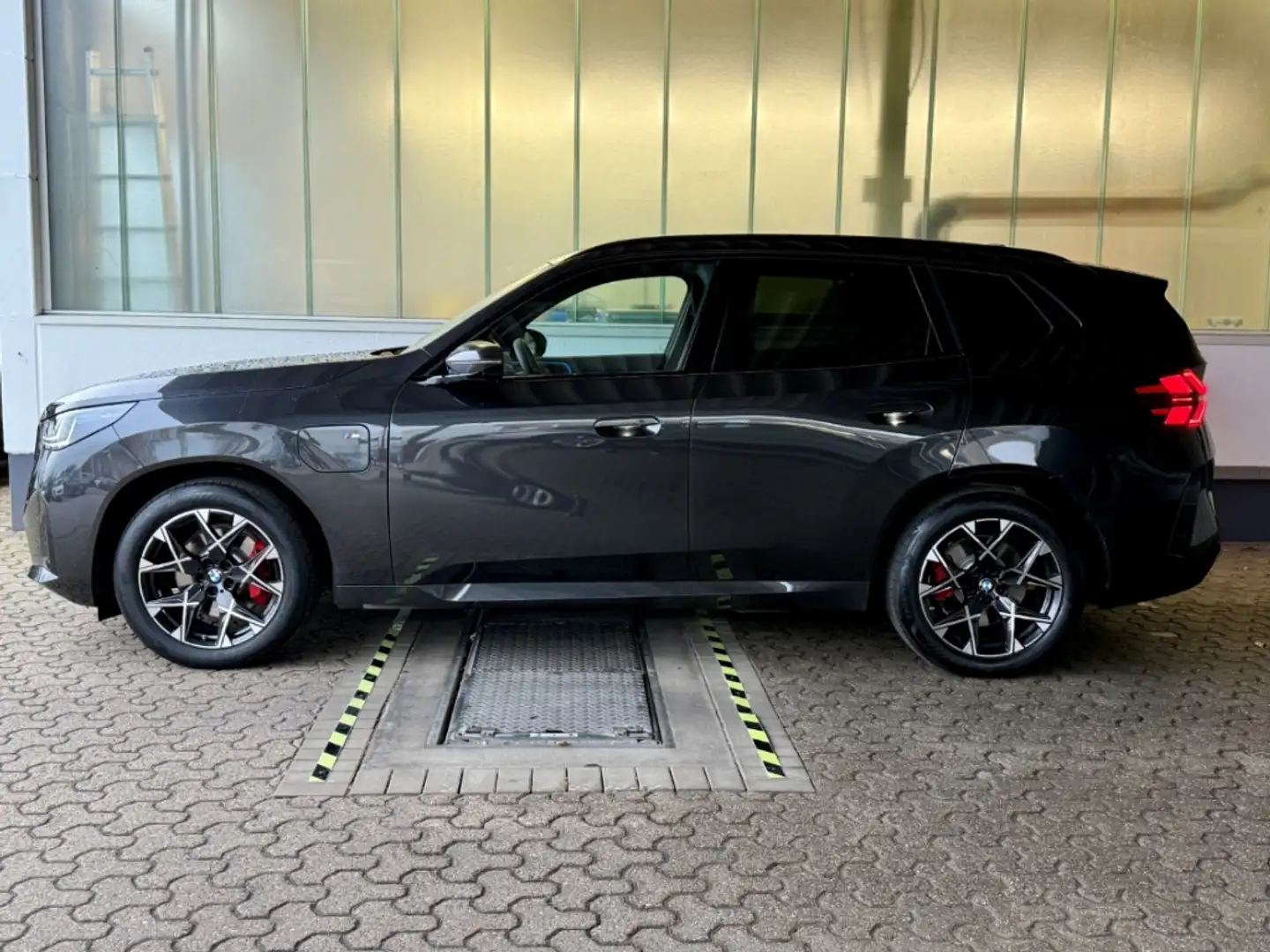 BMW X3 30E XDRIVE M Sport Pro AHK Pano ACC HUD Harman/Kar Grau - 2