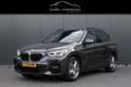 BMW X1 SDrive18i High Executive M-PAKKET | ADAPTIEVE CRUI Grijs - thumbnail 1
